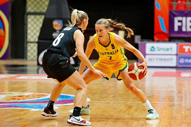 Australia's point guard Kristy Wallace (right) and New Zealand's shooting guard Brooke Blair vie for the ball during their 2021 FIBA Women's Asia Cup play-off match in Amman on Thursday  (AFP photo by Jack Guez)